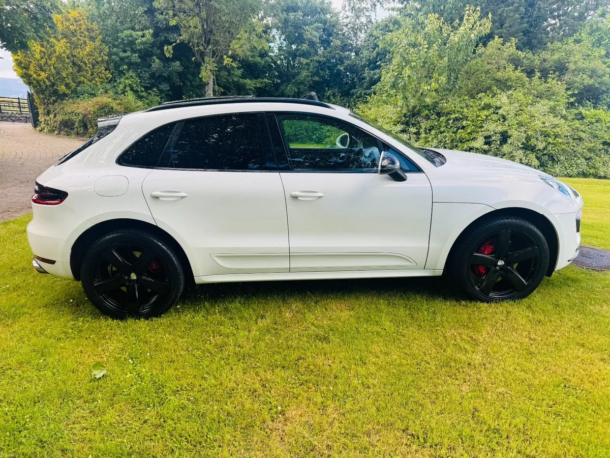Porsche Macan TURBO  STUNNING UBER FAST SUV NI - Image 2