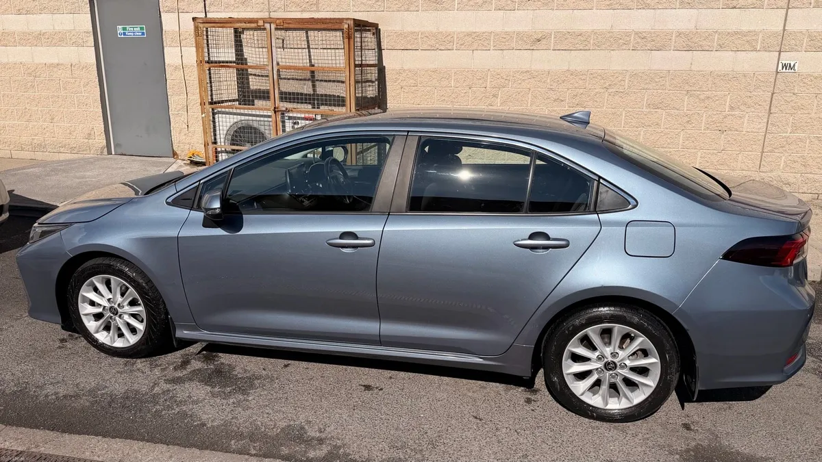 Toyota Corolla Luna Grey 2022 - Image 2