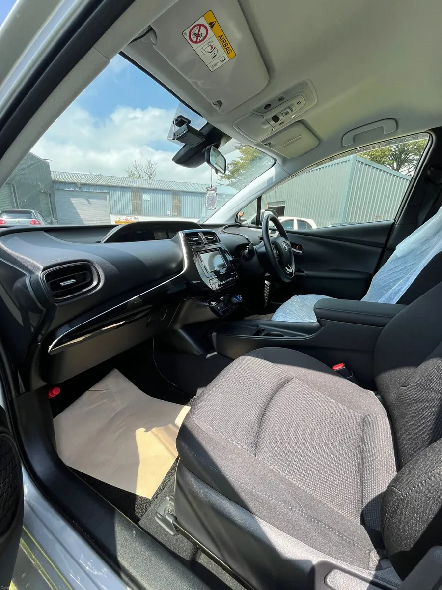 Toyota Prius 1.8 Self Hybrid charging 2021 - Image 3
