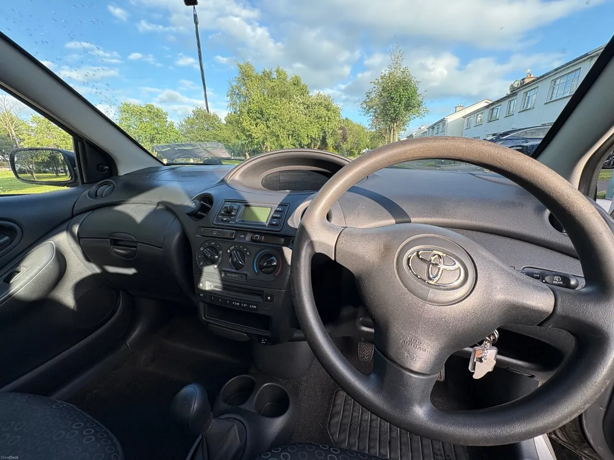 Toyota Yaris 2004 - Image 1