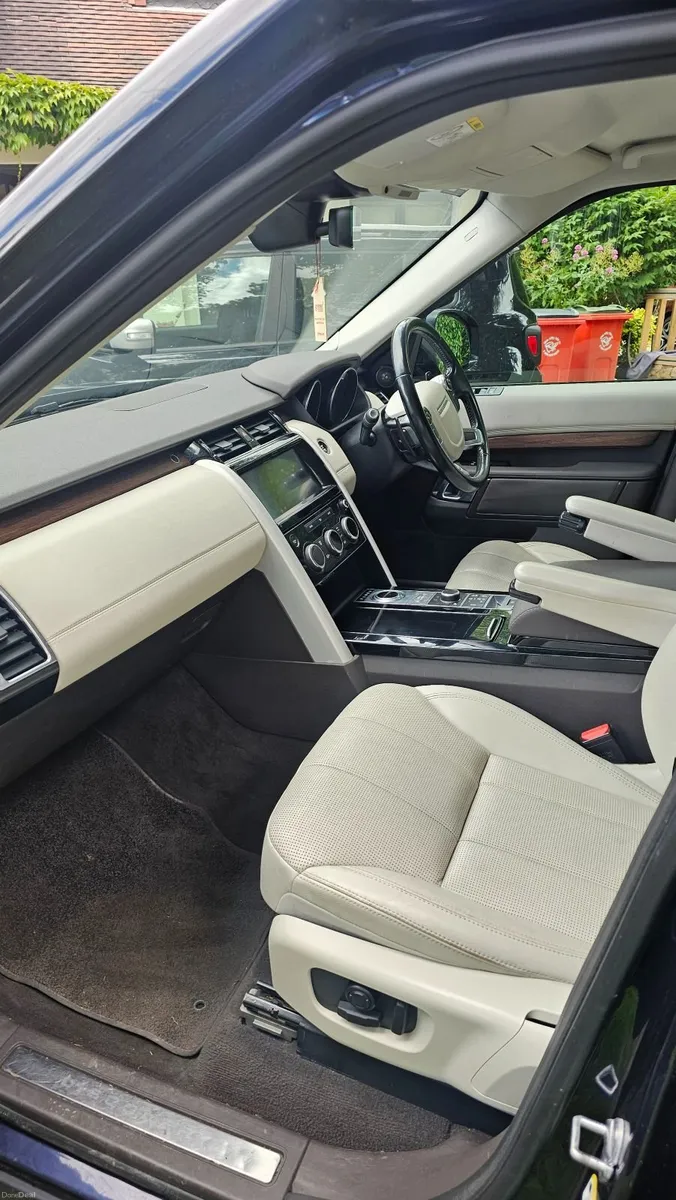 Land Rover Discovery 2017 - Image 3