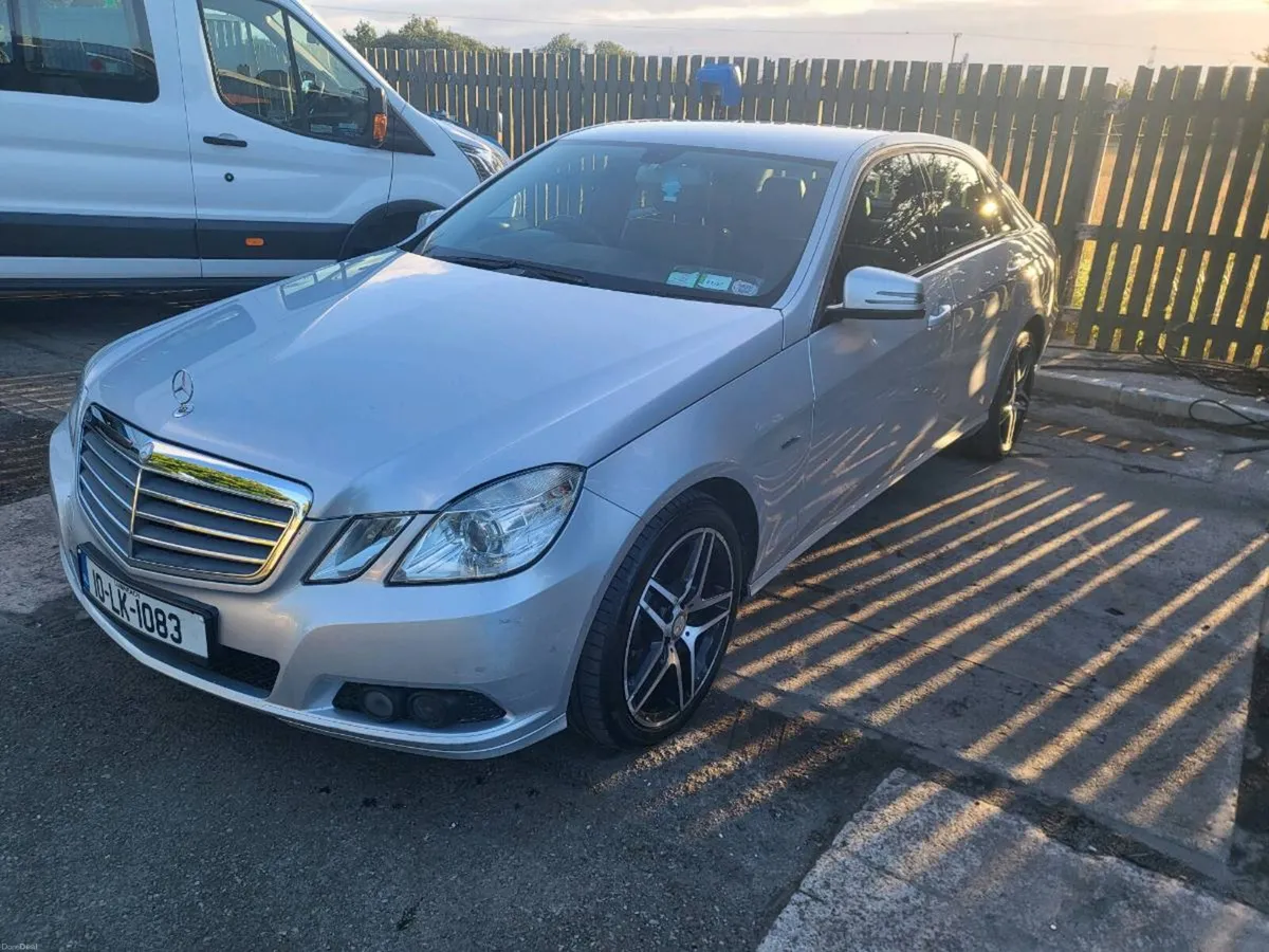 2010 E 200 Mercedes - Image 1