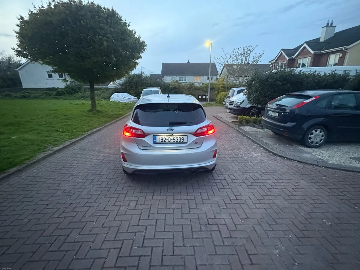 Car - Image 2