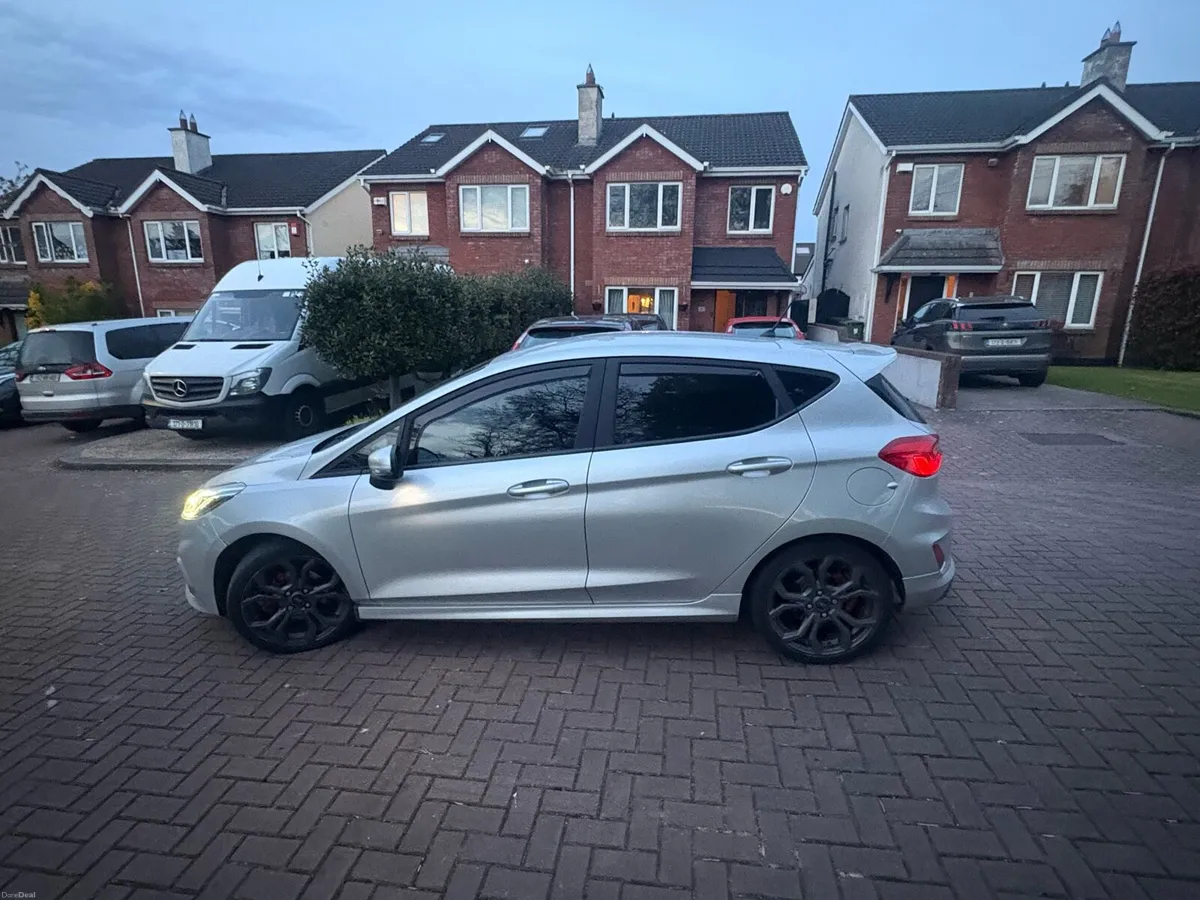 Car - Image 4