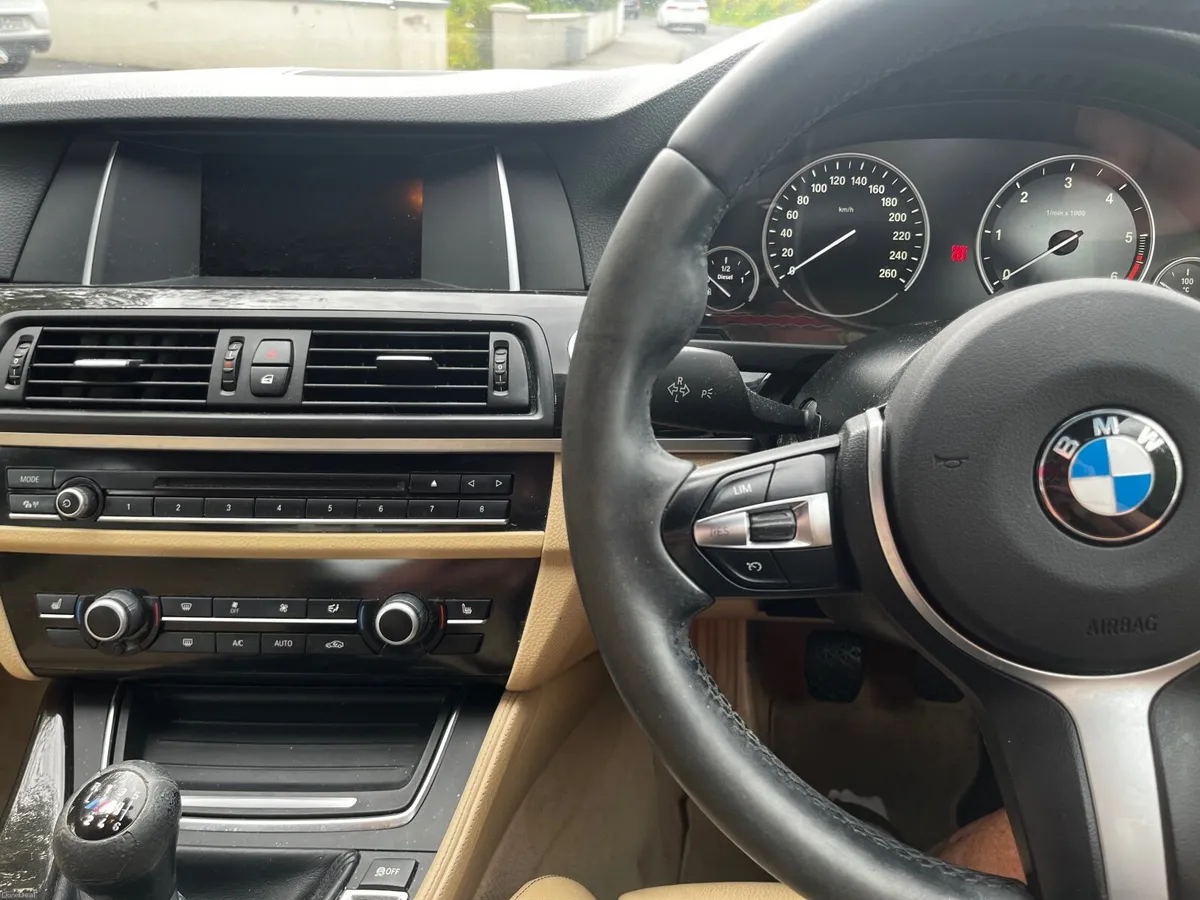 BMW 5-Series 2015 - Image 4
