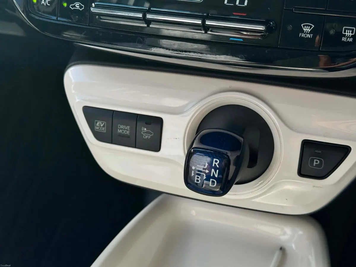 2018 Toyota Prius 1.8 Hybrid Automatic-perfect car - Image 5