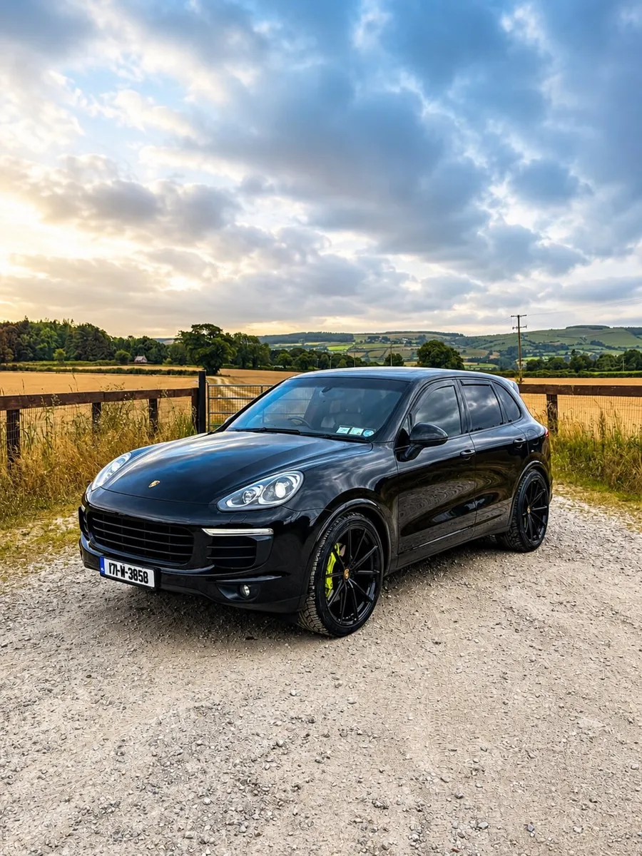 Porsche Cayenne 2017 Platinum Edition - Image 1