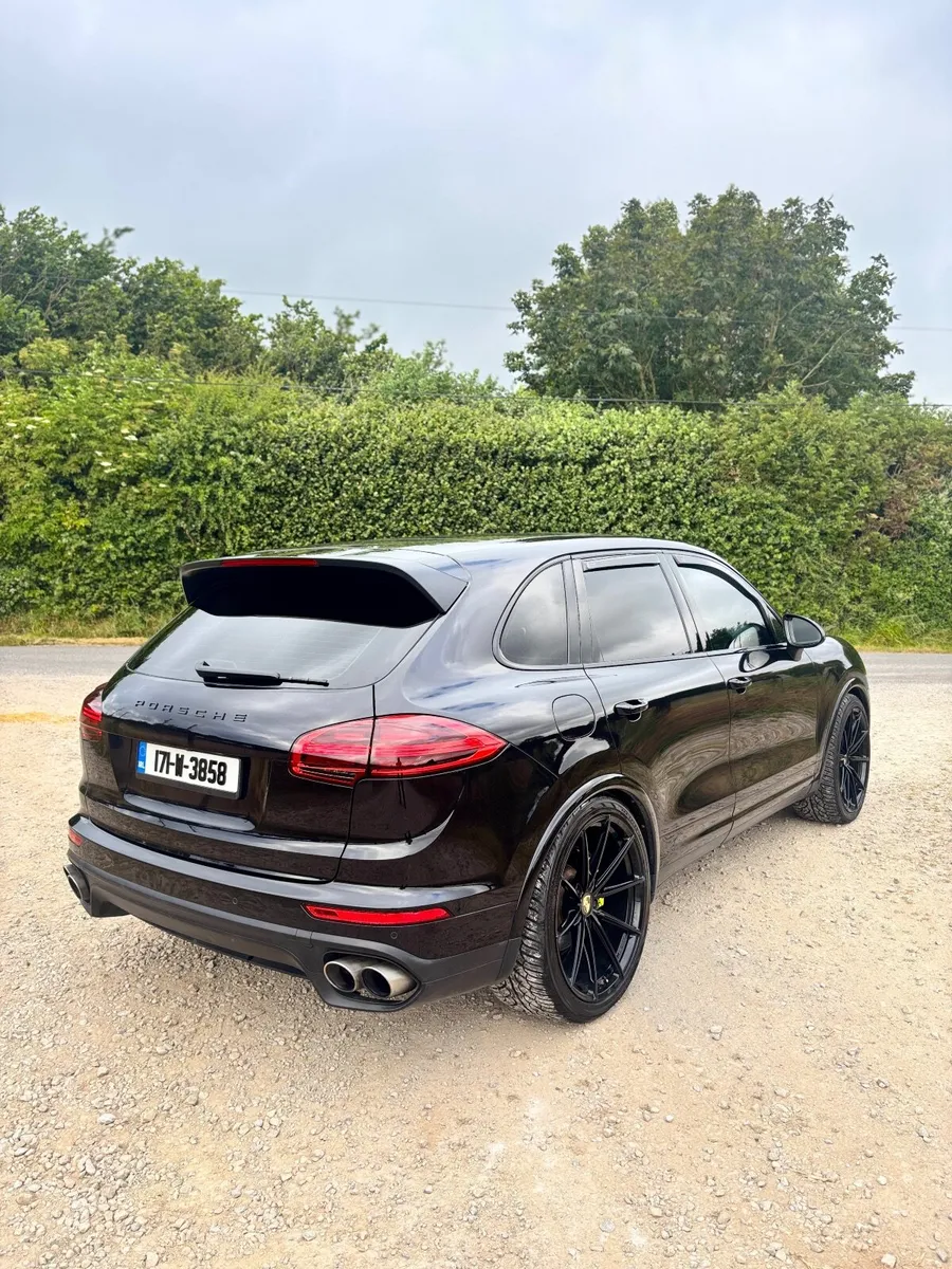 Porsche Cayenne 2017 Platinum Edition - Image 4