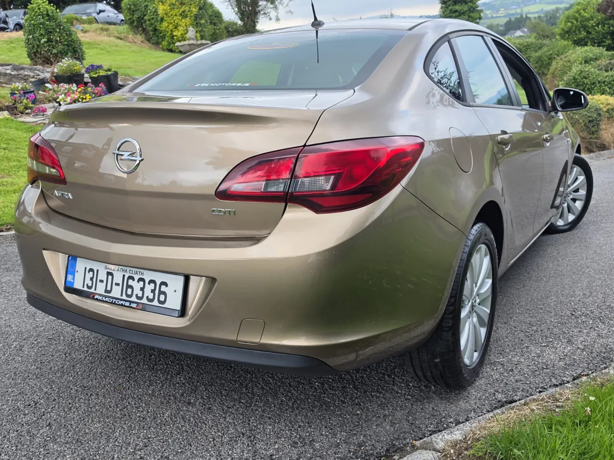 Opel Astra 2013 diesel - Image 2