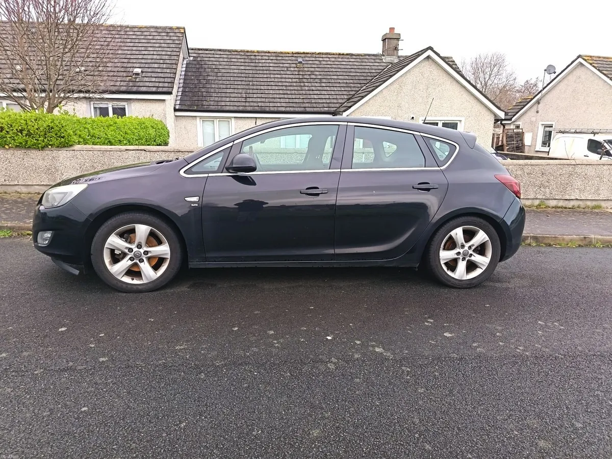 Opel Astra 2012 - Image 1