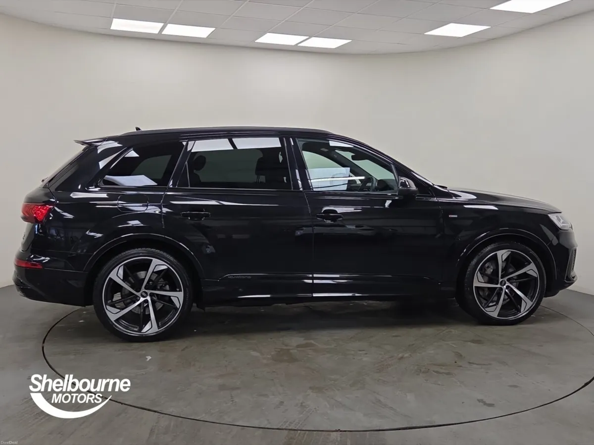 Audi Q7 TFSI QUATTRO S LINE BLACK EDITION MHEV - Image 3