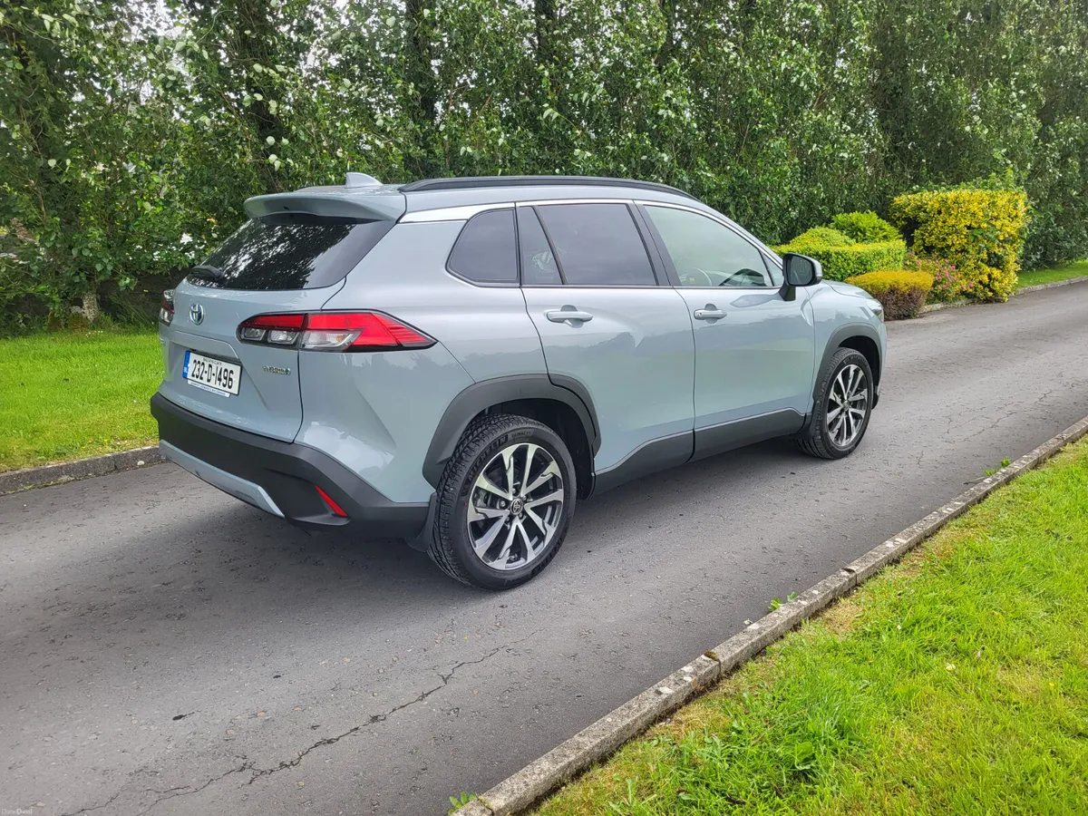 Toyota Corolla  CROSS LUNA SPORT. - Image 3