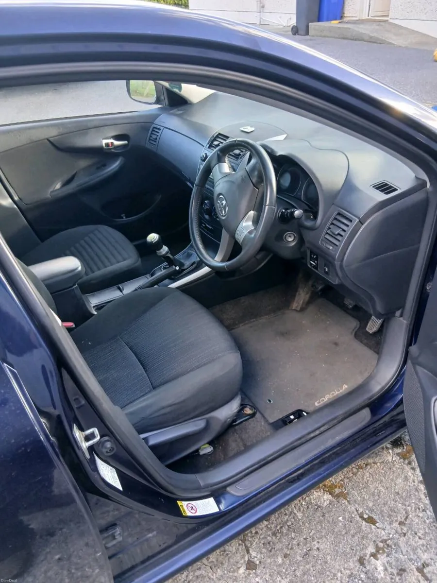 Toyota corolla - Image 4