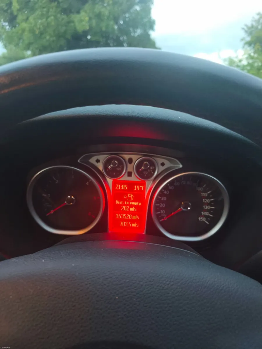 Ford Focus 2011 - Image 2