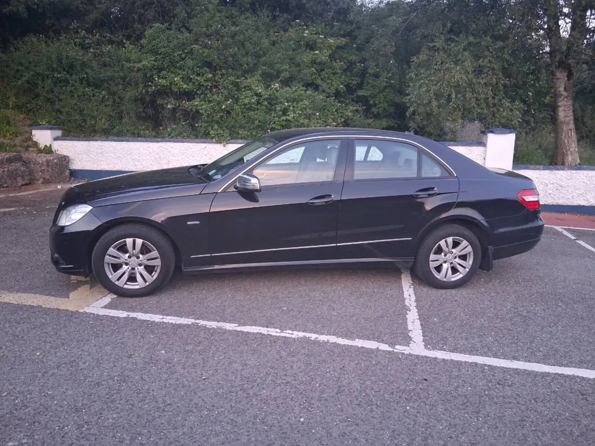 2010 Mercedes E200 Diesel - Image 2