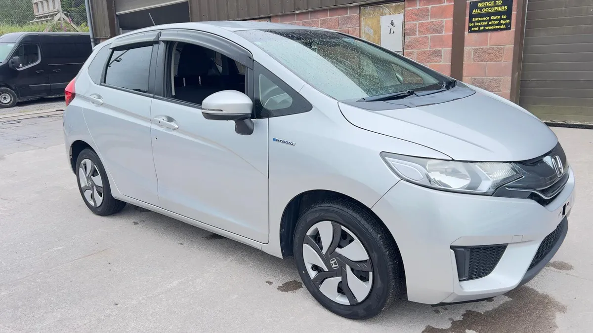 2015 Honda Fit 1.5 Petrol Hybrid - Image 3