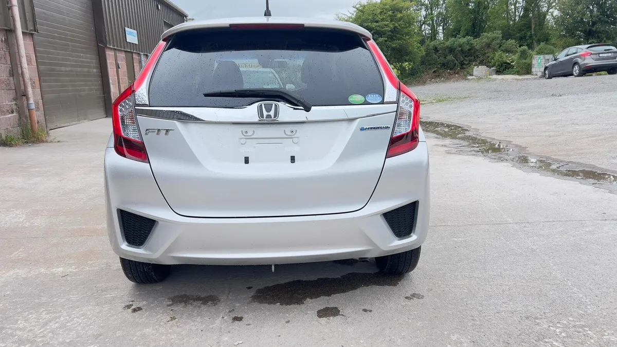 2015 Honda Fit 1.5 Petrol Hybrid - Image 4