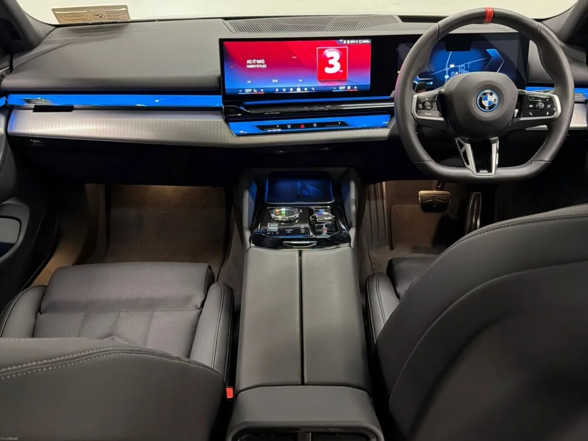 BMW i5 i5 M60 xDrive Touring - Image 4