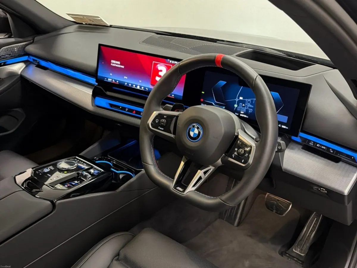 BMW i5 i5 M60 xDrive Touring - Image 6