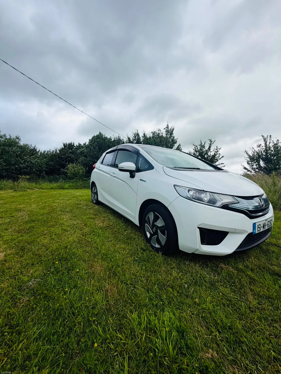 Honda Fit 2015 - 1.5L hybrid - Image 2