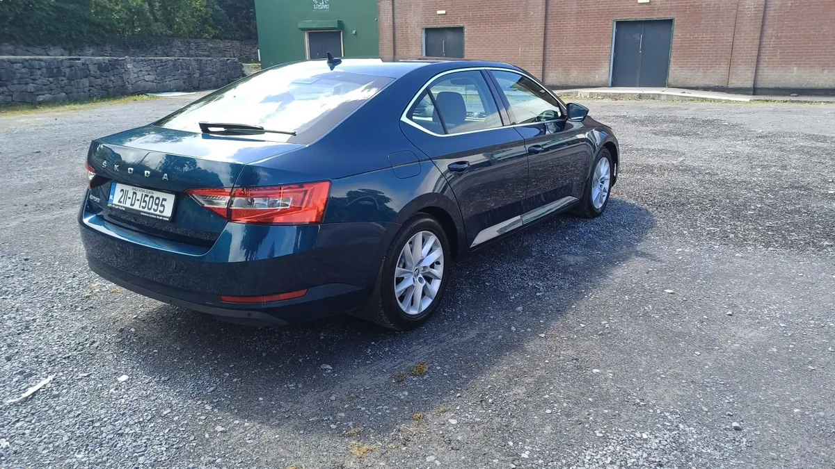 Skoda Superb 2021 - Image 4