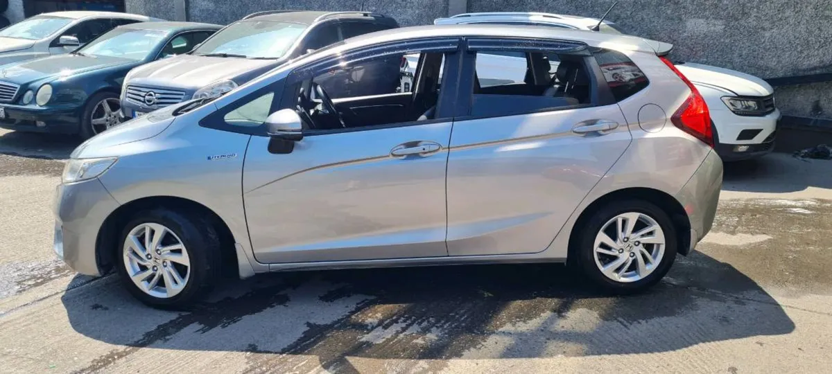 Honda fit hybrid - Image 4