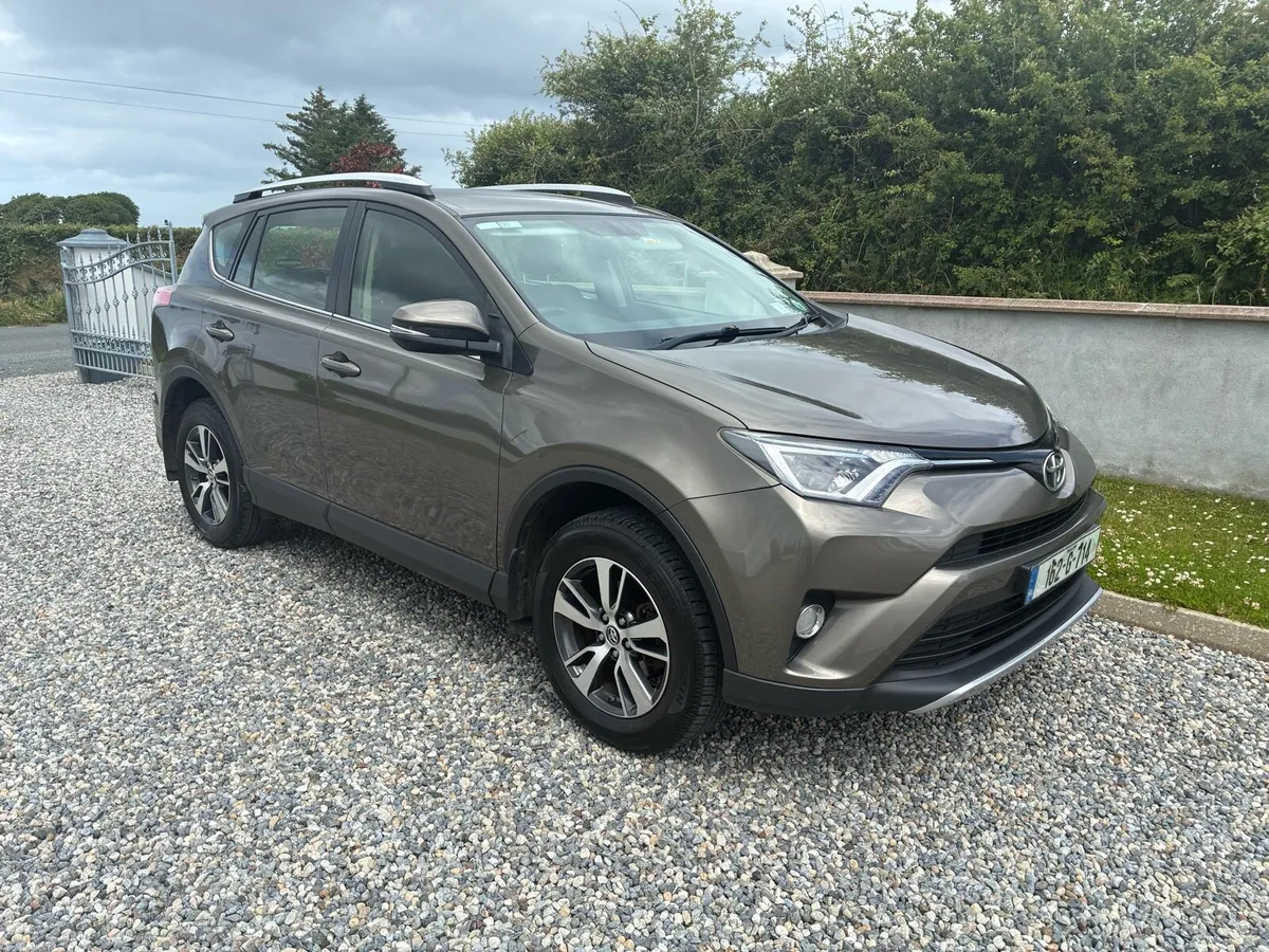 2016 Toyota RAV 4 Luna*One Owner* - Image 1