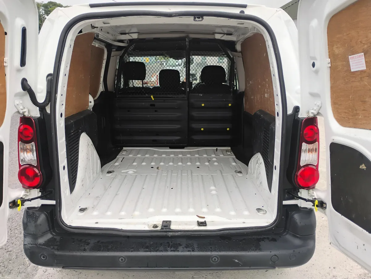 Peugeot Partner 2017 LOW MILEAGE - Image 4