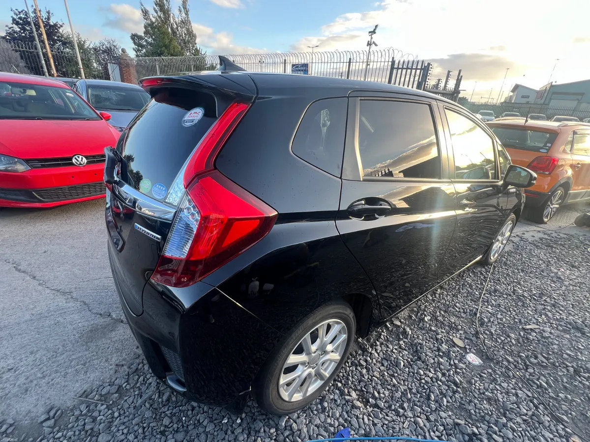 Honda Fit 2013 1.5 Hybrid Auto L package/ warranty - Image 6