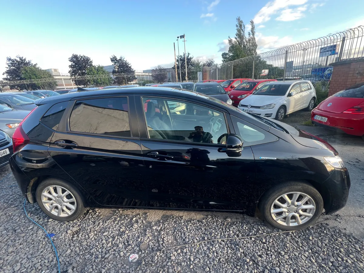 Honda Fit 2013 1.5 Hybrid Auto L package/ warranty - Image 4