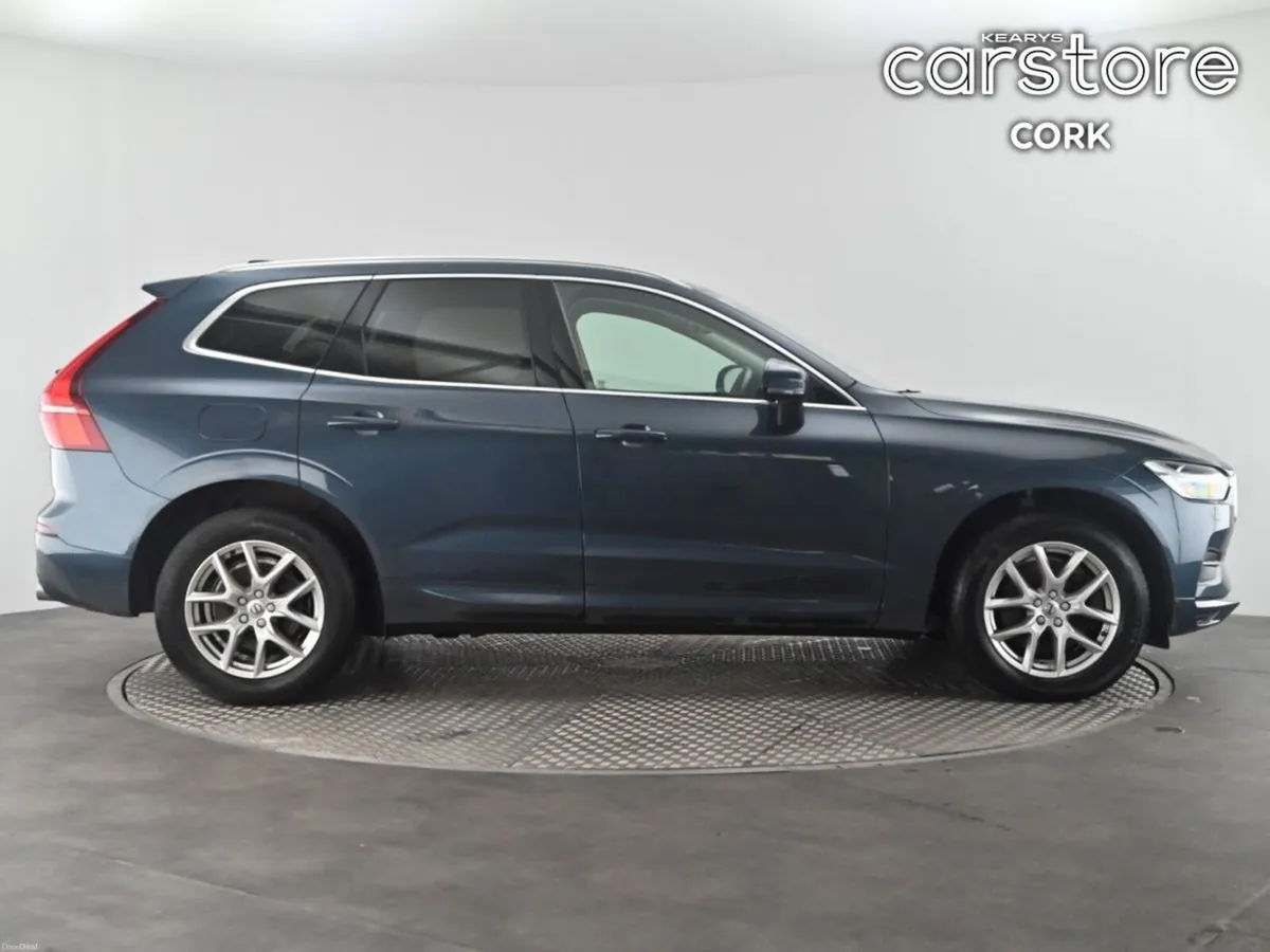 Volvo XC60 B4 Momentum 5DR Auto - Image 3