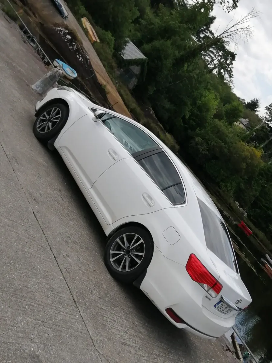 Toyota Avensis 2013 - Image 1