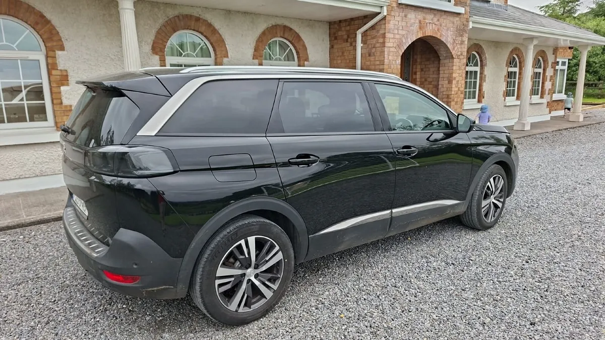 Peugeot 5008 2022 - Image 2