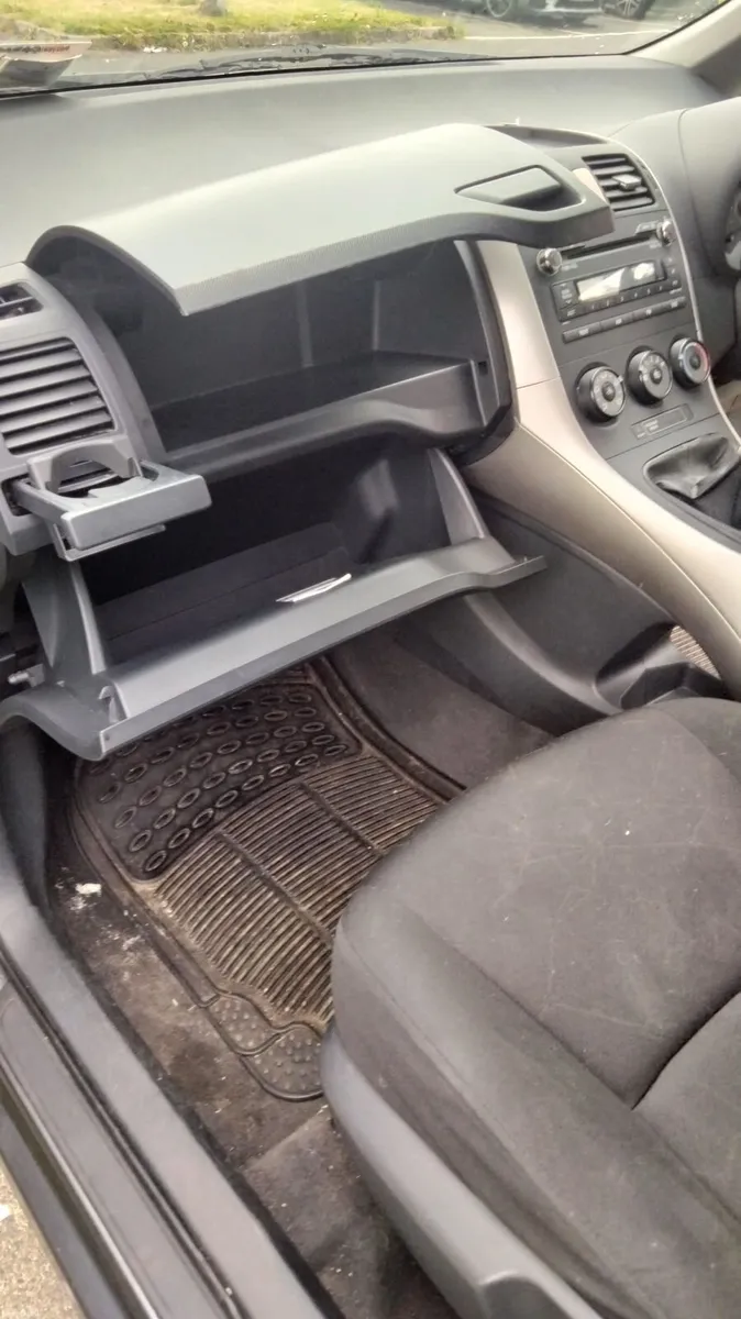Toyota Auris Terra 08 5DR 1.4 Petrol - Image 5