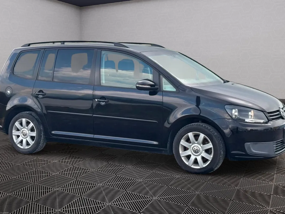 Volkswagen Touran *Automatic* - Image 6