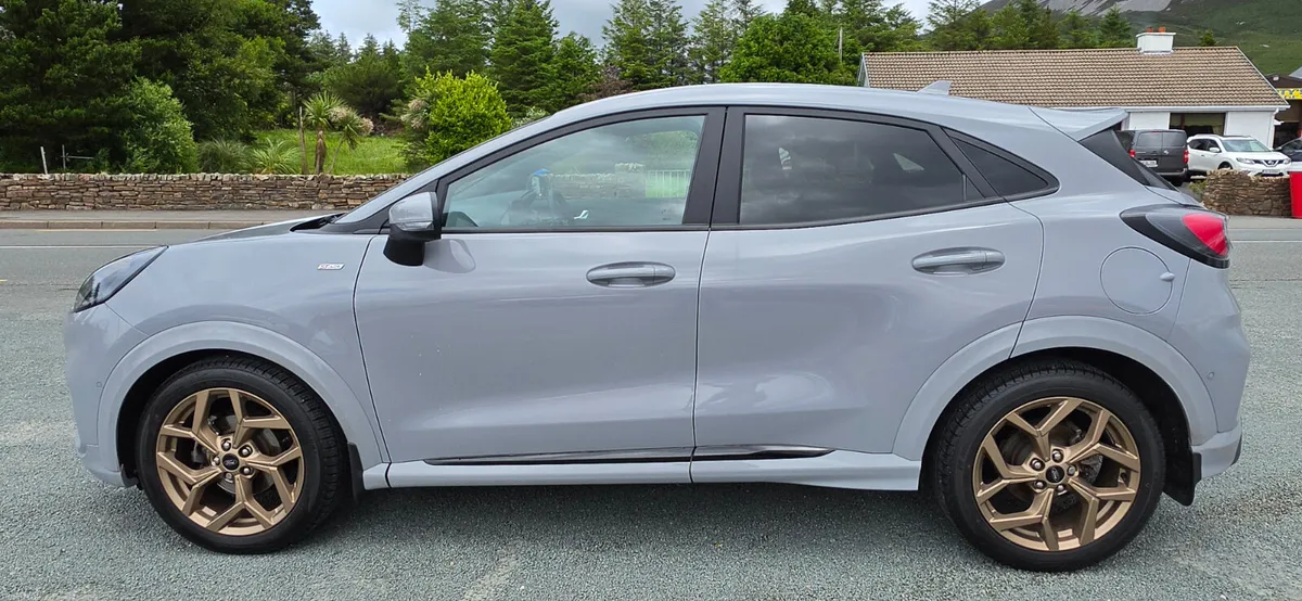 Ford Puma ST-Line X Gold Edition Hybrid 2023 - Image 3