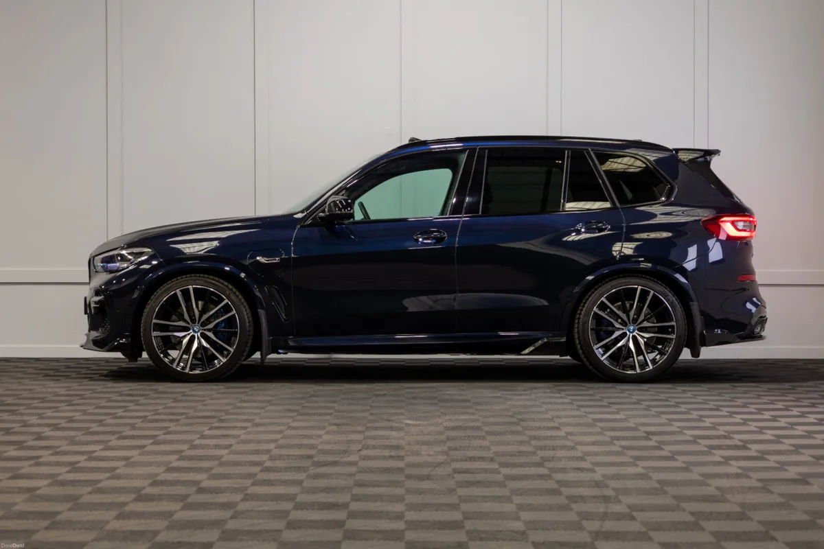 2022 BMW X5 X-Drive 45e M-Sport - Image 3