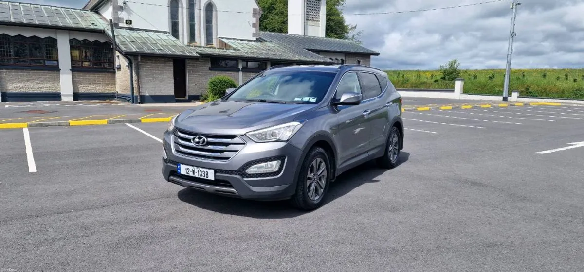 Hyundai Santa Fe 7 Seater - Image 2