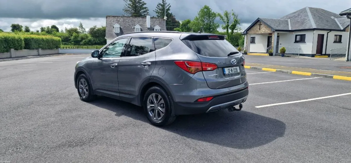 Hyundai Santa Fe 7 Seater - Image 4