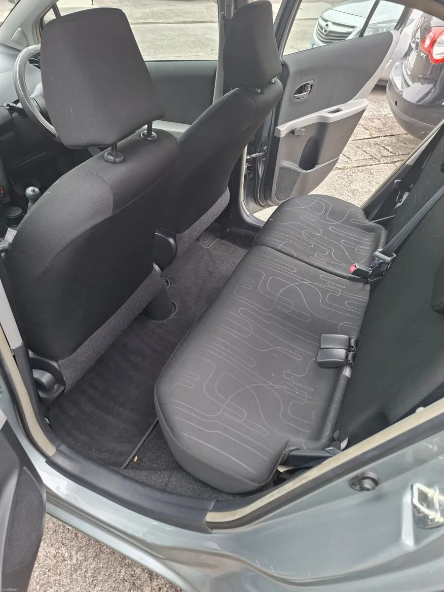 Toyota Yaris 2011 - Image 4