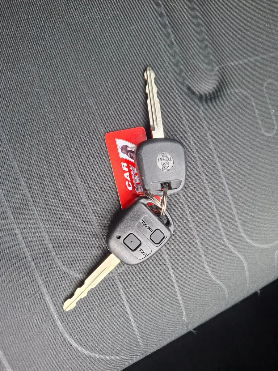 Toyota Yaris 2011 - Image 3
