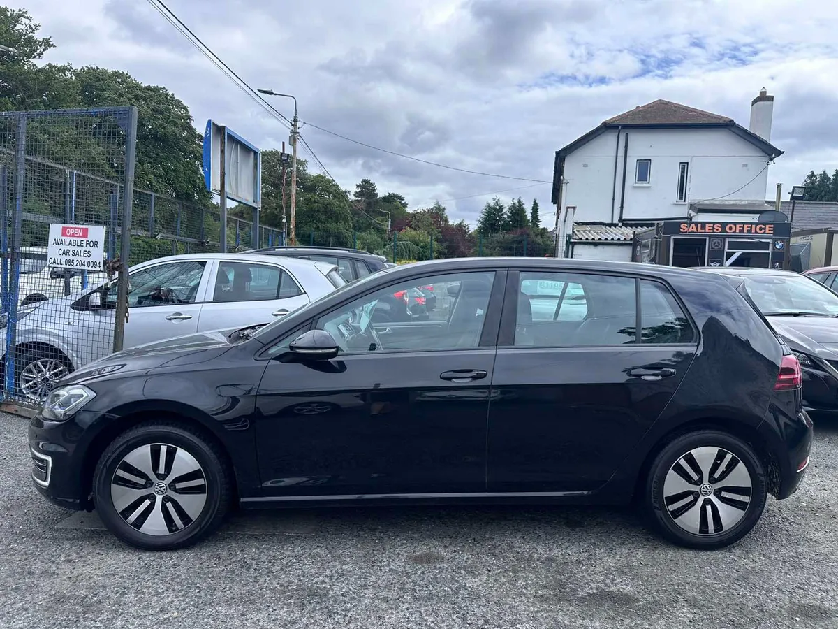 2019 Volkswagen Golf-E VERY LOW MILEAGE! - Image 3
