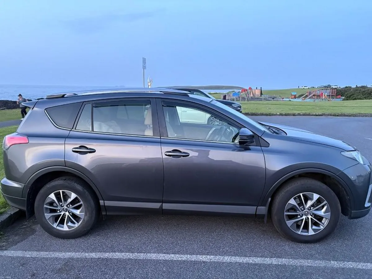 2017 Toyota RAV4 Hybrid Luna Sport  Fully Loaded  Excellent Condition - Image 3