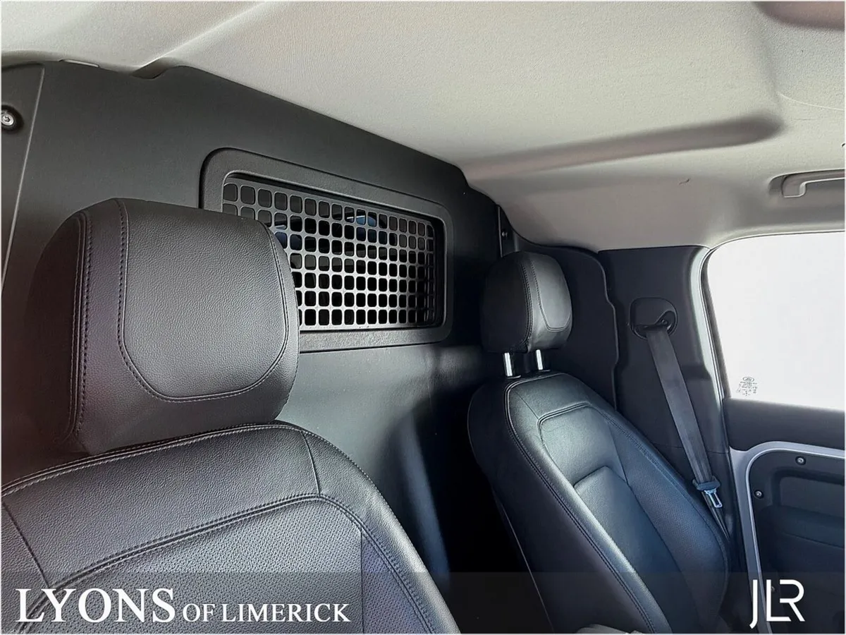 Land Rover Defender DEFENDER 110 3.0 D Hardtop - Image 3
