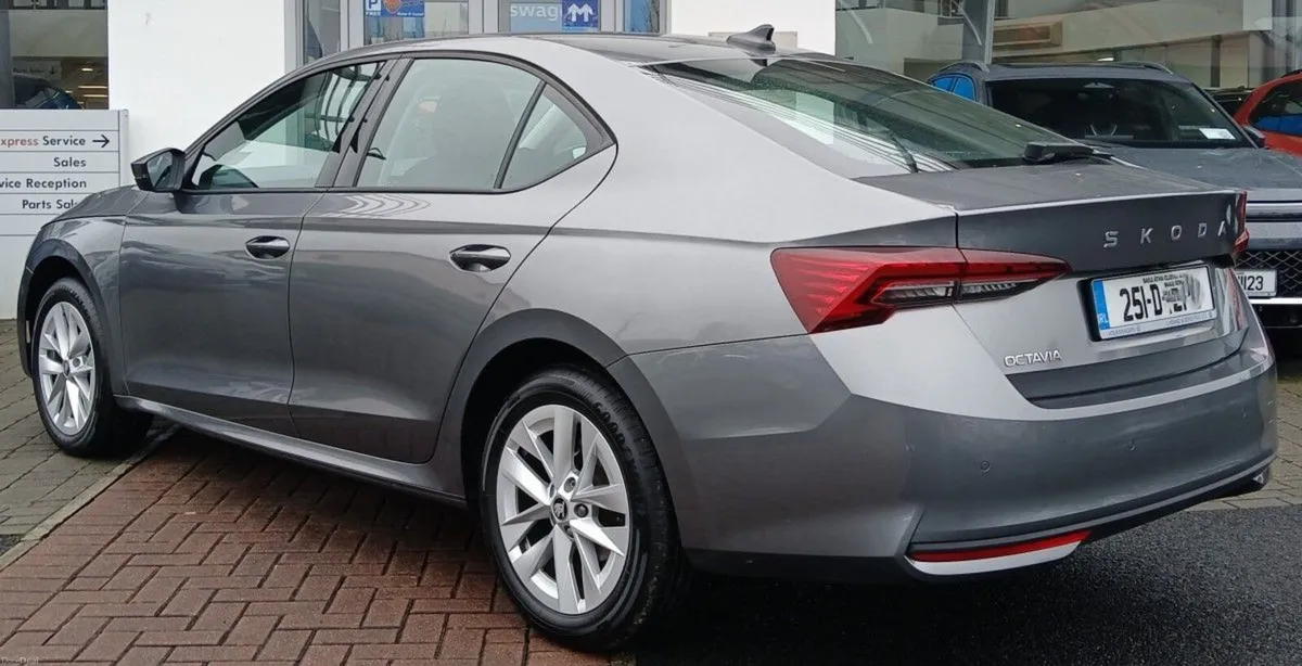 Skoda Octavia Selection 2.0TDI 115HP **REAR VIEW C - Image 3