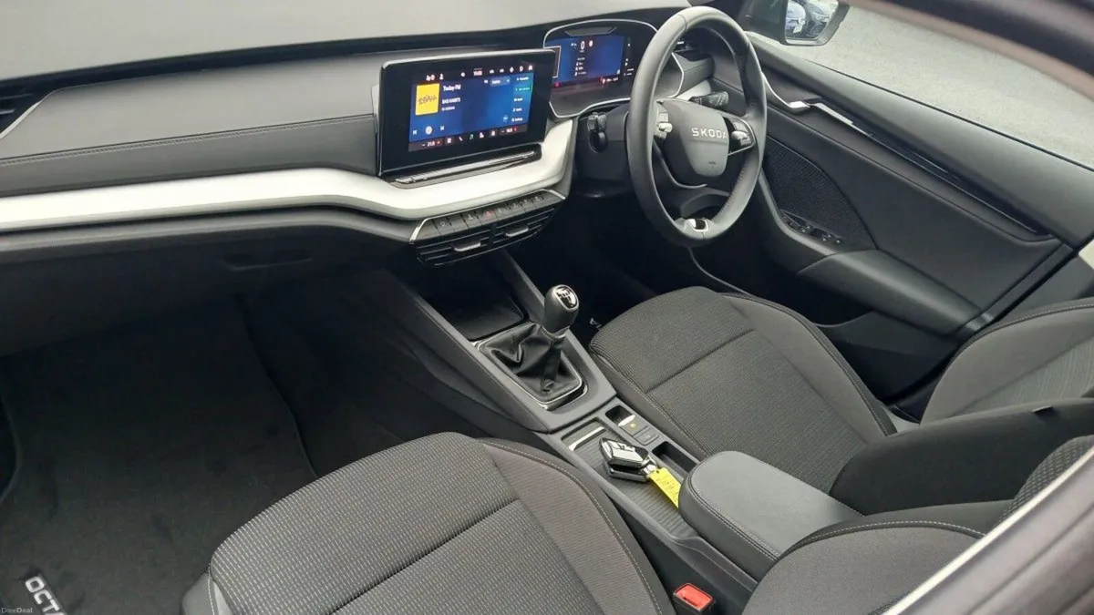 Skoda Octavia Selection 2.0TDI 115HP **REAR VIEW C - Image 5