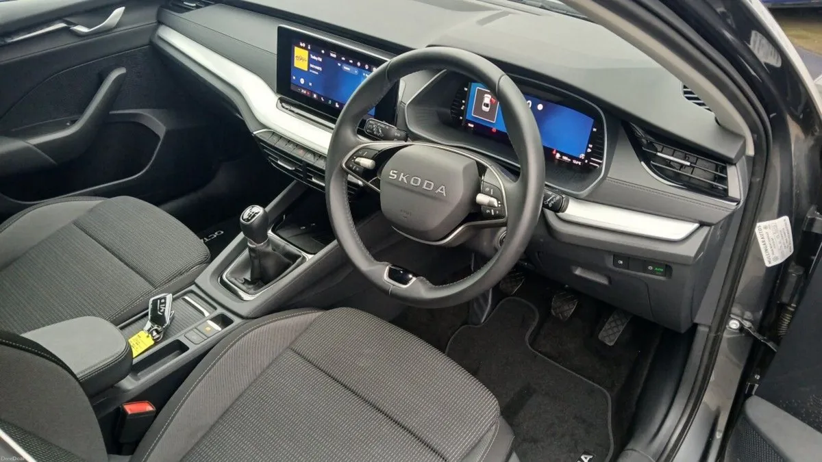 Skoda Octavia Selection 2.0TDI 115HP **REAR VIEW C - Image 6