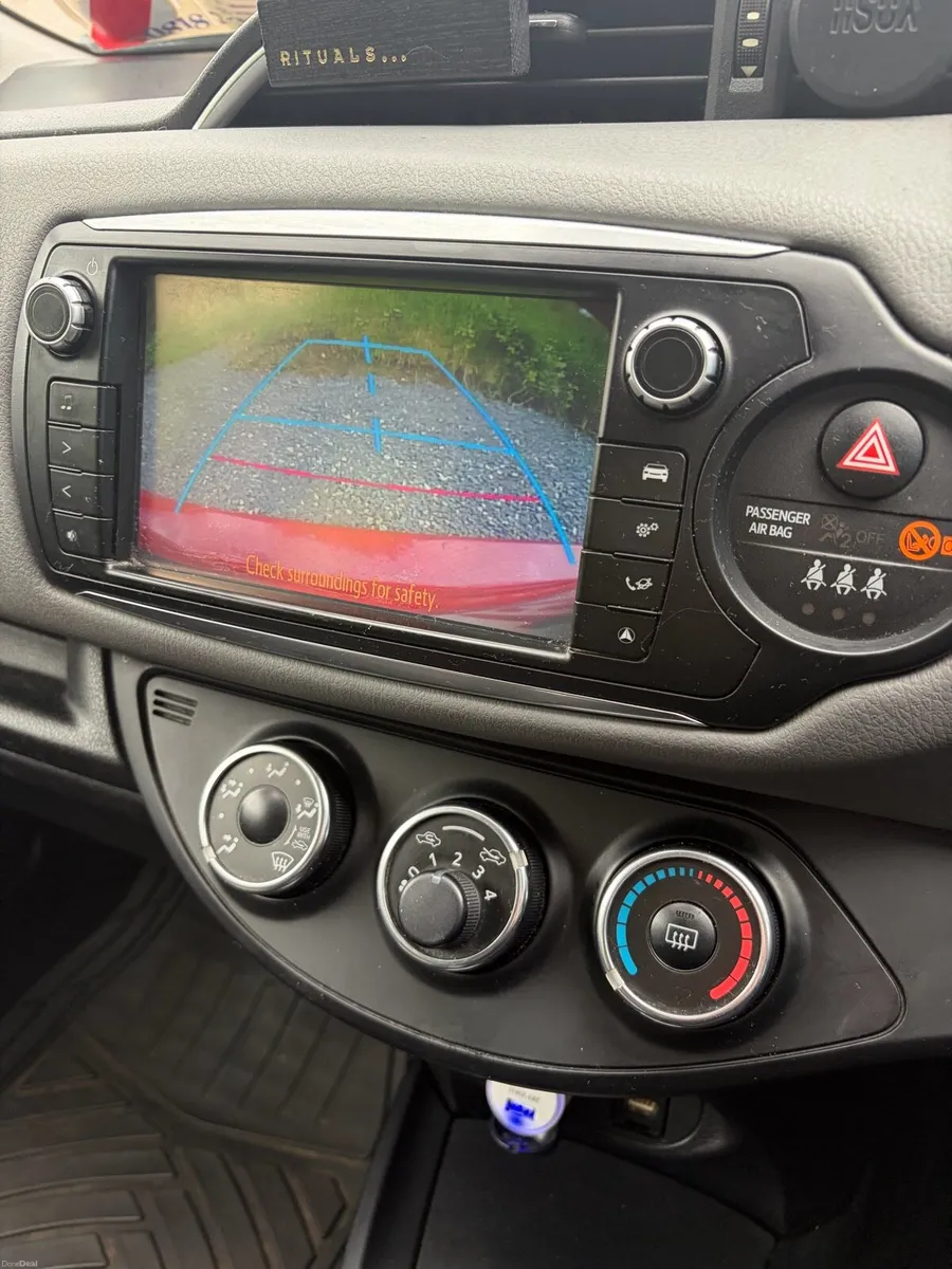 2015 Toyota Yaris D4D - Image 2
