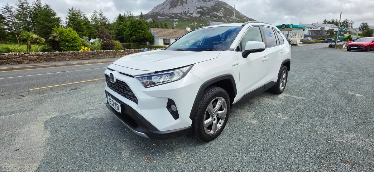 Toyota RAV4 Design Hybrid AWD 2019 - Image 1