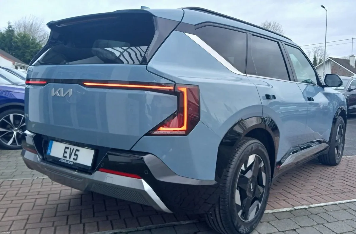 Kia EV5 Earth 3 **SAT NAV, HEATED FRONT & REAR SEA - Image 6